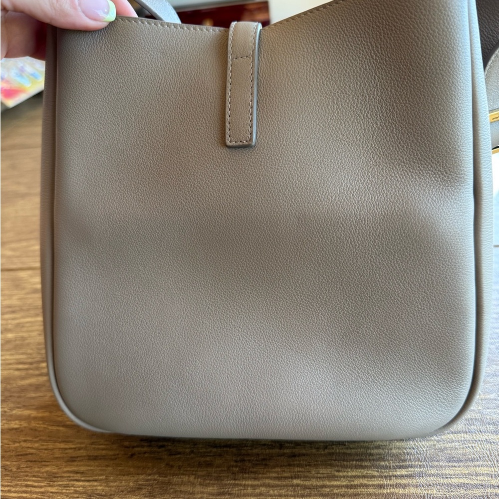 SAINT LAURENT LE 5 À 7 SUPPLE SMALL IN GRAINED LEATHER